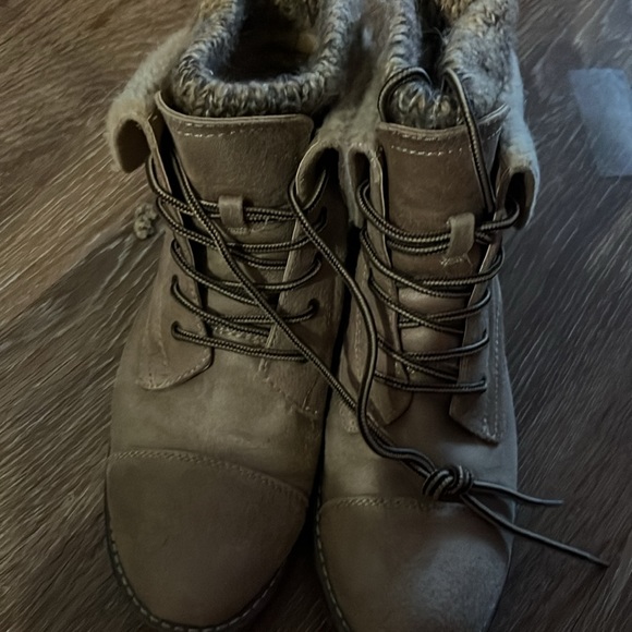 Never worn cliffs boots - Picture 2 of 4